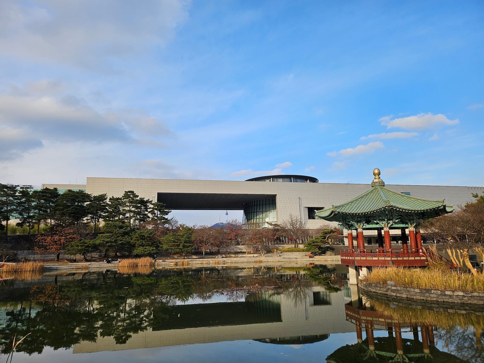national-museum-korea-yongsan-pond-pavilion
