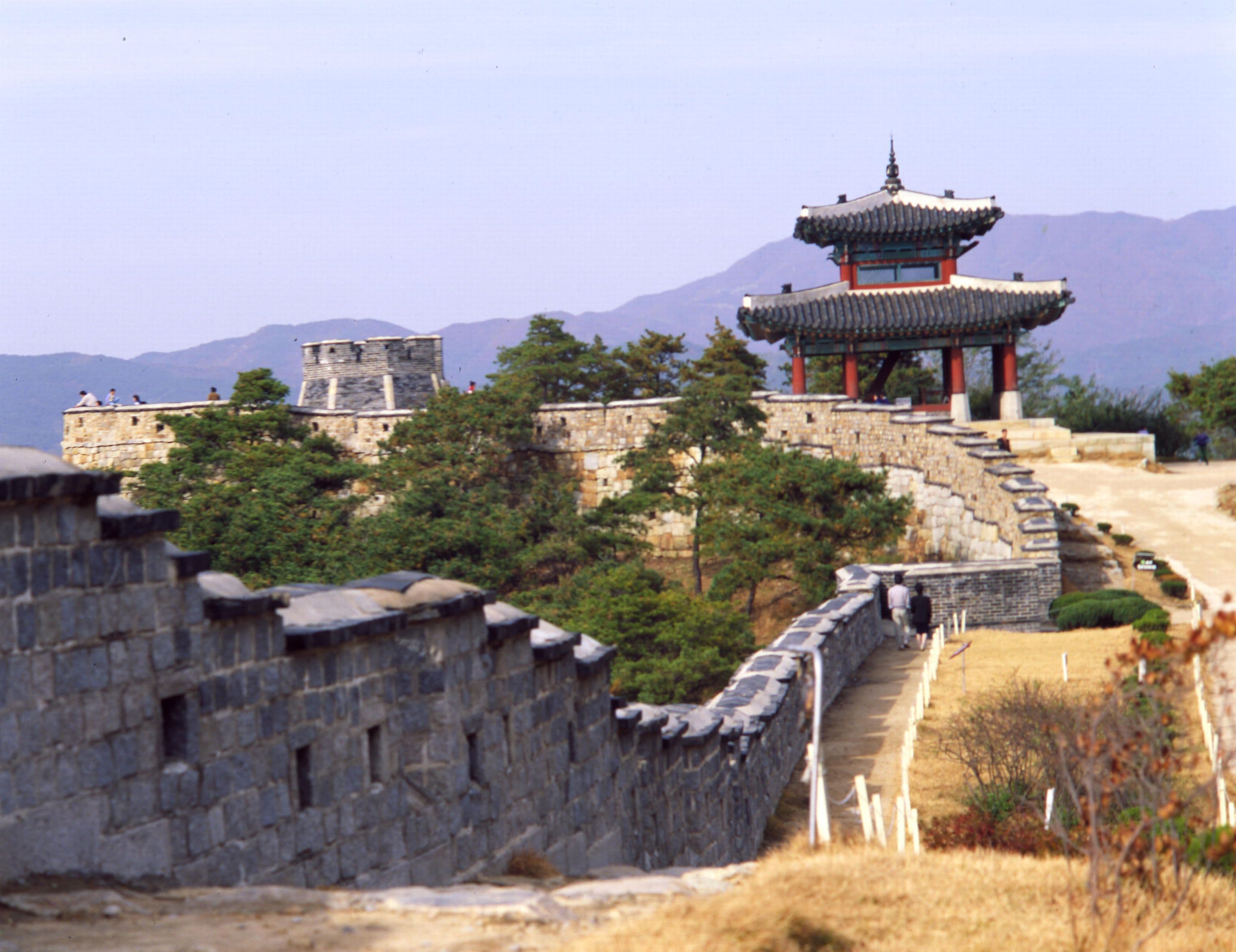 suwon-hwaseong-fortress-unesco-wall-pavilion-view