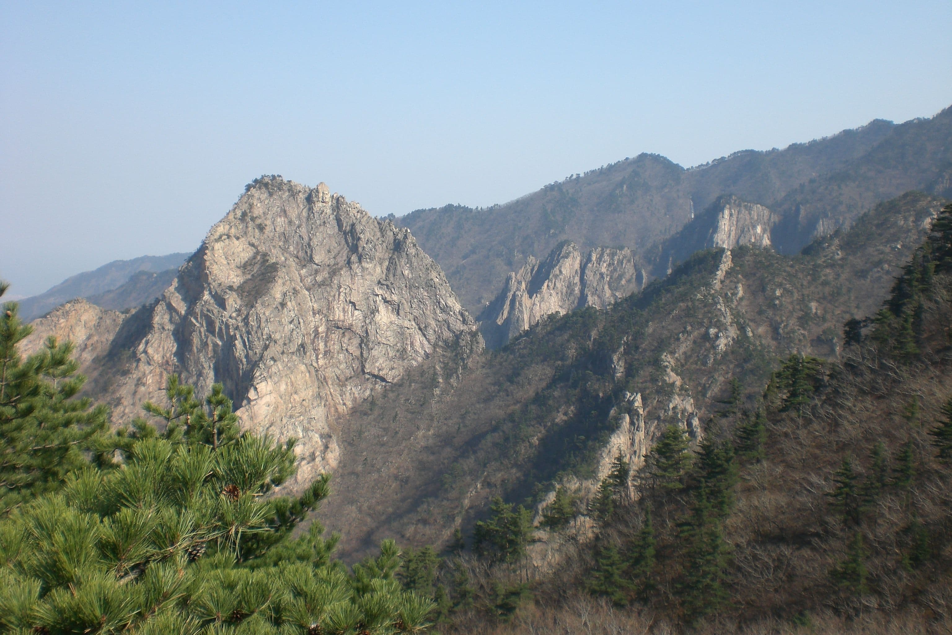mt-seorak-rocky-mountain-view-sokcho